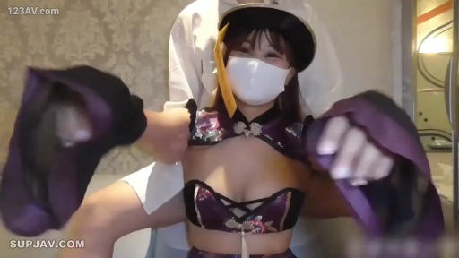 室内 · 坐姿 · 胸部 · 角色扮演 · 展示 · 掩盖 · 中式僵尸服 · 符咒