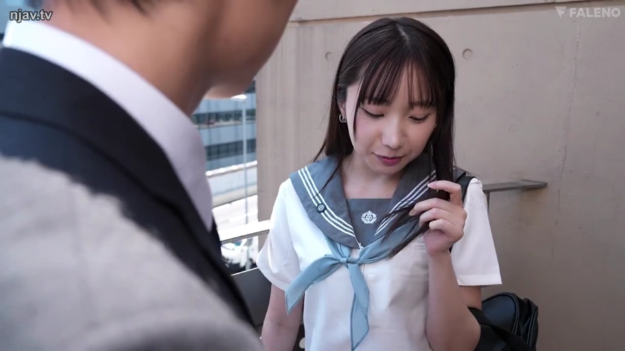 Stand · 近景 · Outdoor · Sailor suit · 娇羞 · 撩发 · 书包