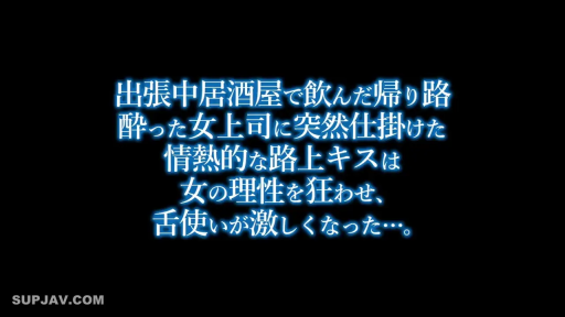 全裸 · 是 · 昏暗室内 · 口交行为 · 专注投入 · 俯身姿势 · 高角度俯拍