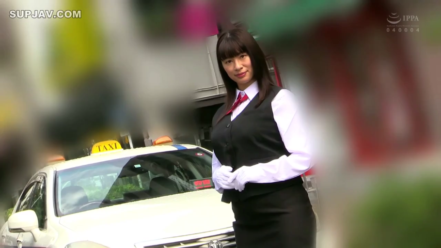 站立 · 屋外 · 職業制服 · アジア人女性 · 职业微笑 · レンズを見つめて · 半身镜头 · 出租车