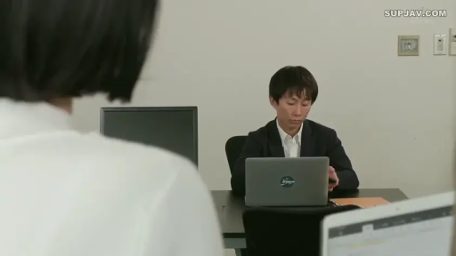 坐姿 · 嚴肅 · 办公室 · 笔记本电脑 · 西裝 · 職場 · 工作