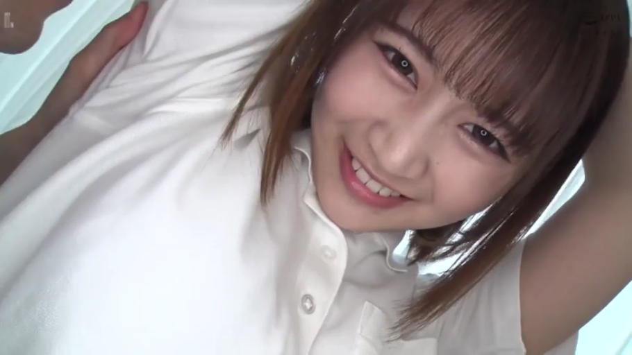 室内 · 顔部のクローズアップ · 对视微笑 · 一人称視点 · 白色短袖衬衫 · 甜美诱惑 · 抬手俯身