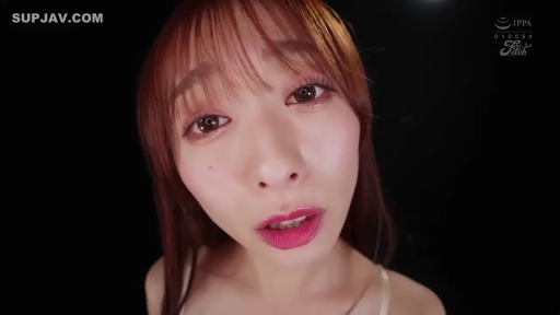 室内 · 真剣 · 胸部のクローズアップ · 站姿 · 黑色背景 · 浅色蕾丝内衣 · 双手捧乳