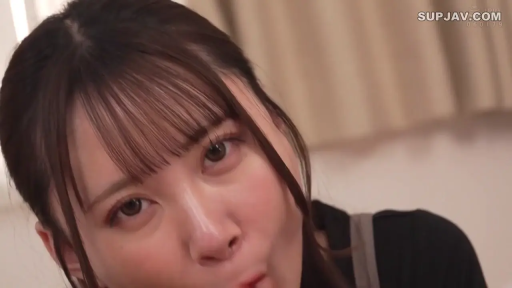 室內 · 俯身 · 口交 · 性行为 · 面部特寫 · 注視 · 黑色吊带