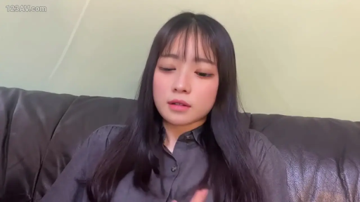 坐姿 · 沉思 · 迷离 · 半身 · 室内沙发 · 灰色衬衫 · 齐刘海长发