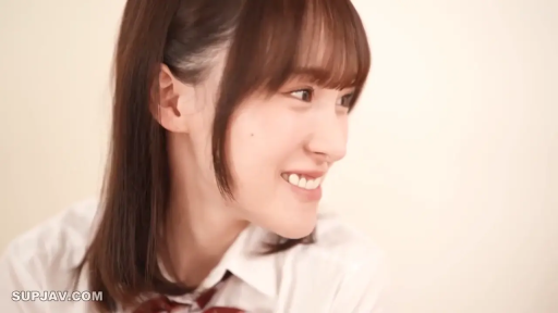 仰卧 · 多人 · 白色长裤 · 室内房间 · 生殖器特写 · 电视机 · 兴奋张嘴 · 多人手淫