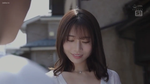 室内 · 悲伤 · 面部特写 · 流泪 · 微低头 · 深色和服 · 现实人物