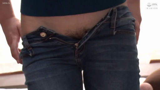 室内 · 站姿 · 微笑 · 腰部 · 短袖与牛仔裤 · 解开裤子 · 居家挑逗