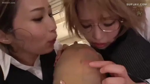 室内 · ビジネススーツ