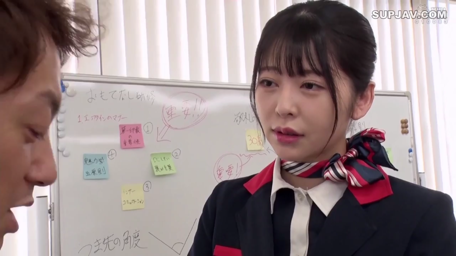 Serious · Close-up of the face · 办公室 · Stand · 对话 · Business attire · Whiteboard · 日本