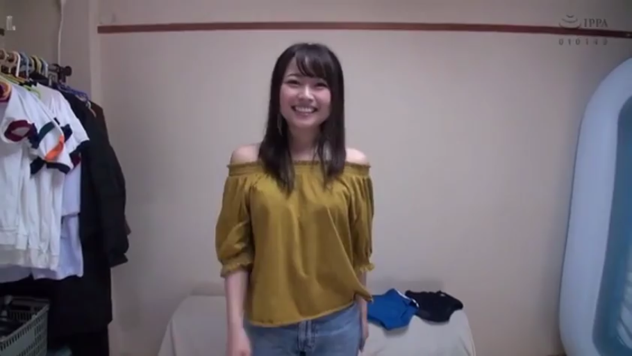俯身 · 角色扮演 · 中景 · 听诊器 · 温柔微笑 · 医务室 · 护士制服 · 体检检查