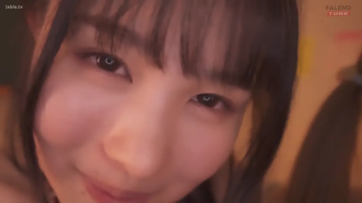 室内 · 脸部 · 凝视 · 常服 · 温柔 · 大特写 · 正对镜头