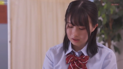 室内 · 忧郁 · 校服 · 面部特写 · 倾听 · 中长发 · 低头坐姿