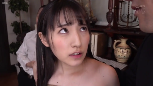 室内 · 委屈 · 脸部特写 · 对视 · 仰视 · 日本AV · 裸肩 · 装饰品