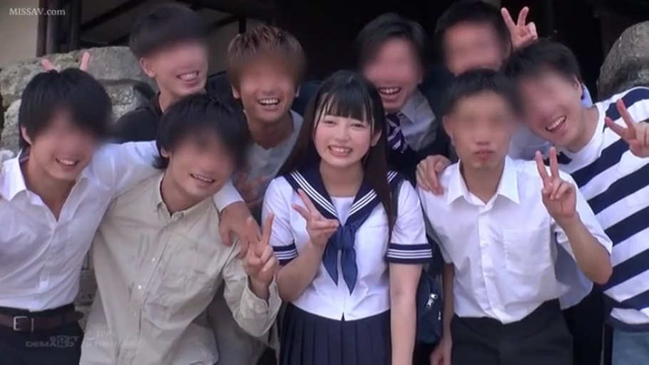 坐姿 · 交谈 · 忧郁 · 脸部特写 · 沙发 · 沙发 · 访谈视角 · 白色蕾丝裙