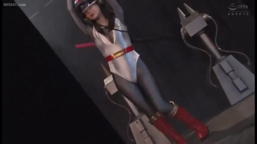 全身 · 站立 · 头盔 · 痛苦 · 被俘 · 秘密基地 · 银色紧身衣 · 女战士