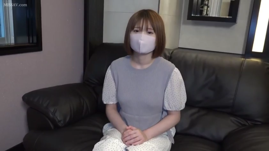 室内 · 座り姿勢 · 平静 · 半身 · カジュアルウェア · ショートヘア · 访谈 · 口罩