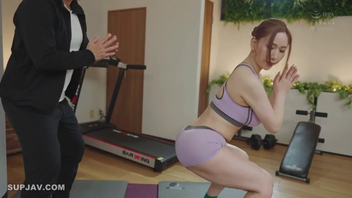 全身 · 集中 · 跑步机 · 健身房 · スクワット · 健身 · 健身教练 · 紫色运动套装