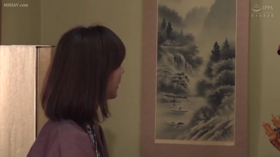 室内 · 专注 · 全裸 · 胸部特写 · 女同 · 舔舐乳头 · 近身