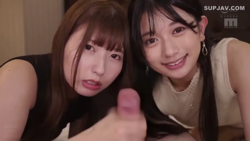 室內 · 俯身 · 脸部 · 期待 · 注視 · 双人 · 阳具 · 無袖背心