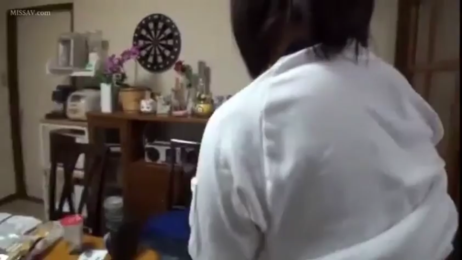 客厅 · 白色上衣