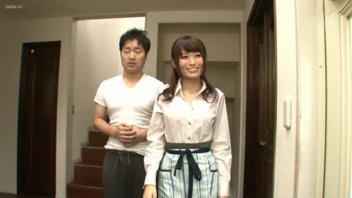 站立 · 中景 · 自然 · 劇情 · 交流 · T恤 · 室內走廊