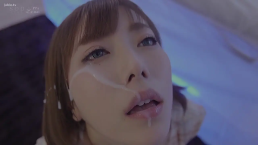 室内 · 脸部特写 · 仰头 · 围巾