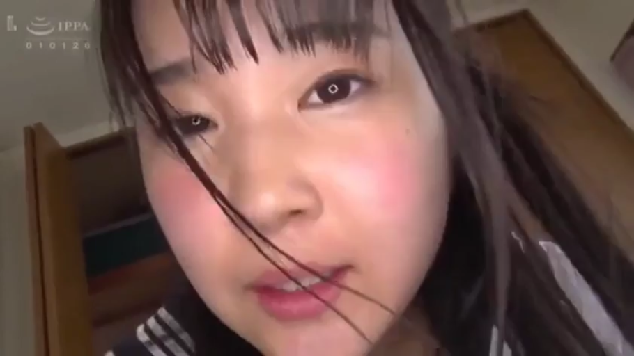 俯身 · 臉部特寫 · 臥室 · 第一人稱視角 · 凝视 · 水手服 · 脸红