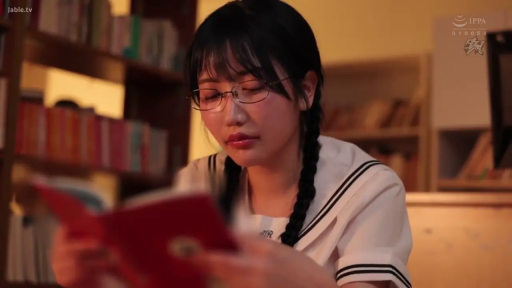 坐姿 · 面部 · 校服 · 眼镜 · 专注 · 清纯 · 图书馆 · 看书