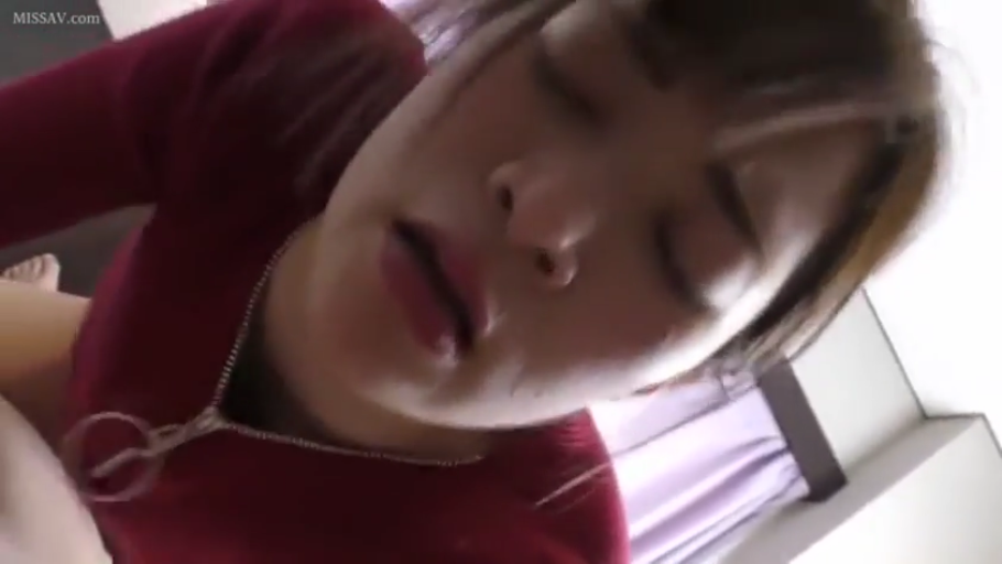 室内 · 俯身 · 第一视角 · 性行为 · 陶醉 · 面部特写 · 红色上衣