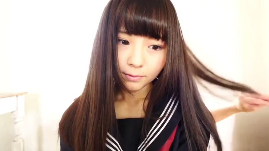 室内 · 坐姿 · 平静 · 面部特写 · JK制服 · 长发 · 拨弄头发