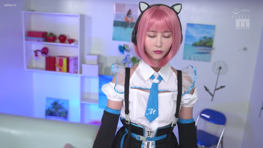 Indoor · Stand · Half-body close-up · Cosplay costume