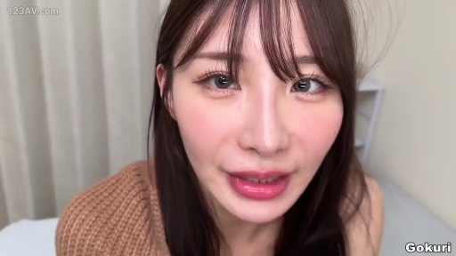 室内 · 脸部 · 诱惑 · 凝视 · 针织衫 · 靠近镜头