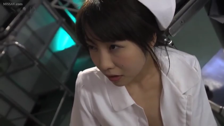 室内 · 严肃 · 护士服 · 脸部特写 · 注视 · 侧头