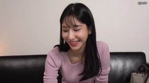 室内 · 坐姿 · 半身 · 剧情 · 背心 · 诱惑 · 抚摸