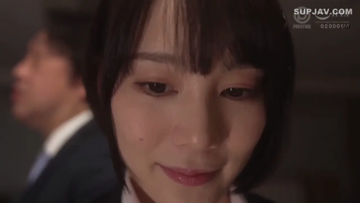 室内 · 脸部特写 · 微笑 · 剧情向 · 正面站立 · 西装制服 · 深情凝视