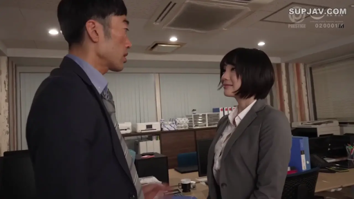 严肃 · 办公室 · 电脑 · 全景 · 制服 · 鞠躬 · 职场互动 · 职业西装套装配黑丝