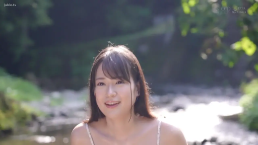 上半身 · 吊带裙 · 溪边