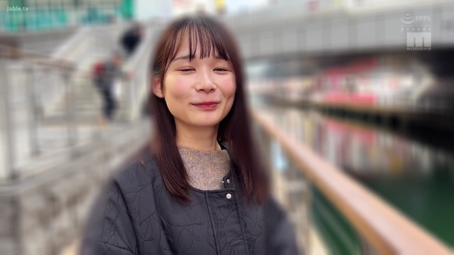 严肃 · 中景 · 职业装 · 抚摸 · 职场 · 壁咚 · 镜子 · 室内镜前