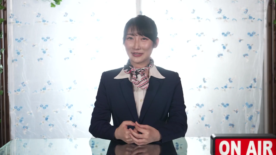 蓝色工作服 · 足部特写 · 享受 · 皮质沙发 · 分腿 · 舔足 · Jable.tv · 黑色沙发