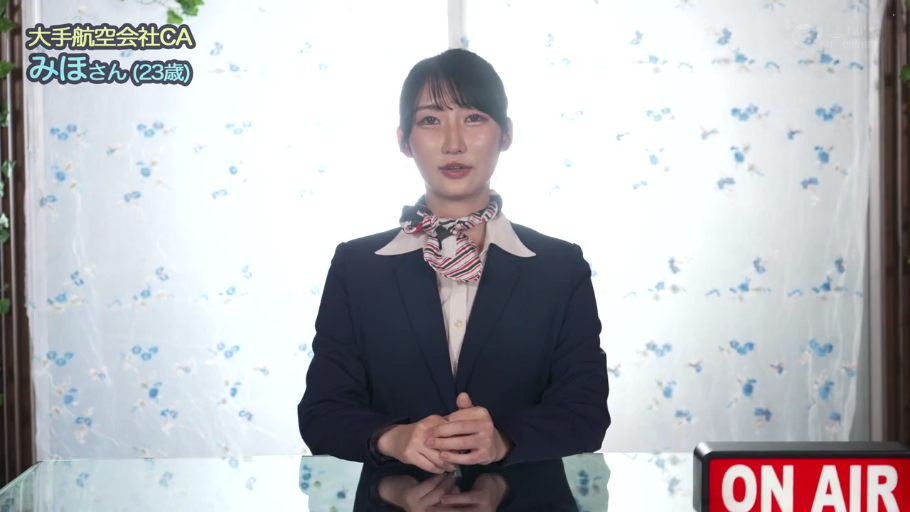 全身 · 卧室 · 蕾丝内衣 · 居家 · 侧卧 · 靠枕 · 睡眠 · 恬静