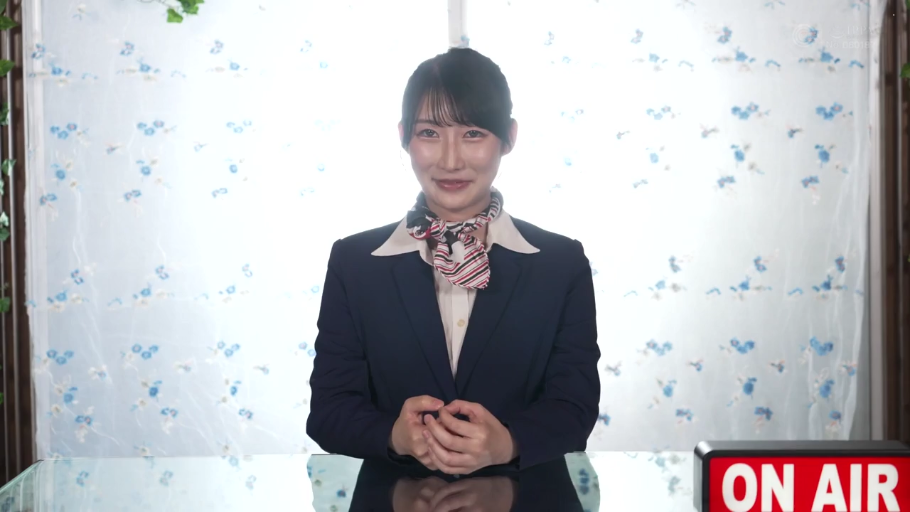 室内 · 单人 · 展示 · 站姿 · 沙发 · 粉色胸罩 · 背影特写