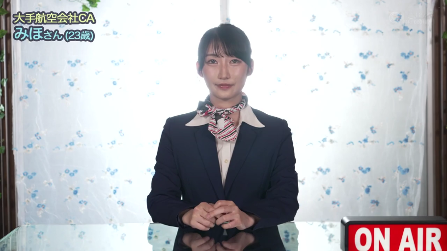胸部 · 卧室 · 展示 · 迷离 · 站姿 · 按摩棒 · 红色内衣