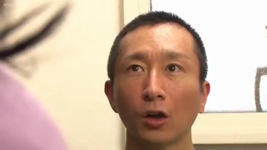 Indoor · Close-up of the face · Everyday clothes · 惊讶 · Face to face · 说话 · 中年男子