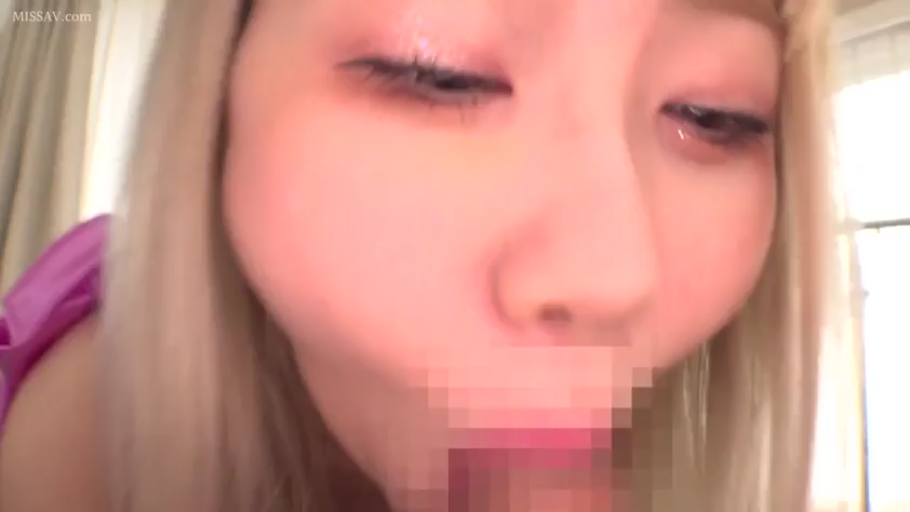 室内 · 俯身 · 口交 · 闭眼 · 大特写 · 嘴部特写 · 阴茎（马赛克） · 紫色上衣