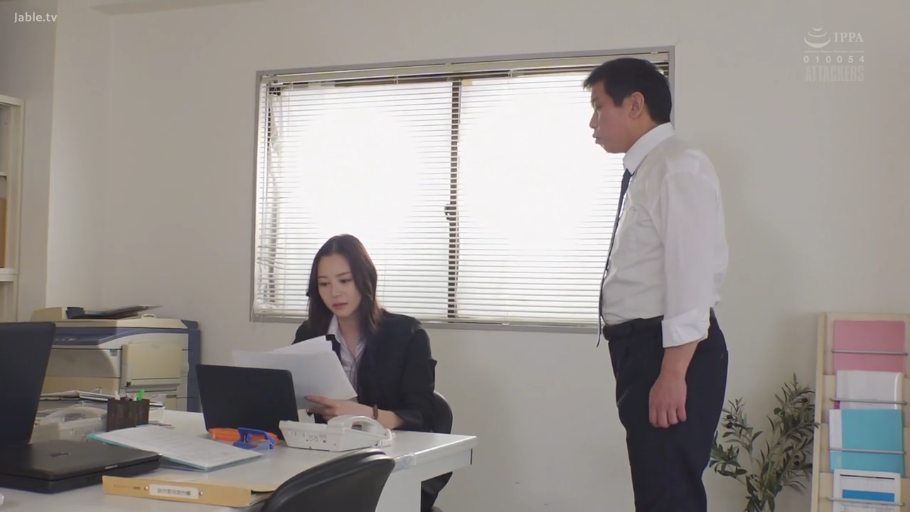 坐姿 · 嚴肅 · 办公室 · 全景 · 電腦 · 劇情 · 办公 · OL套装