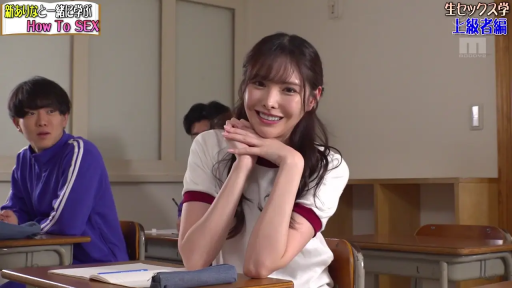 坐姿 · 面部 · 教室 · 课桌 · 害羞 · 观看 · 校园 · 运动服