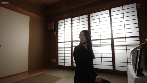 跪坐 · 和室 · 黑色服饰