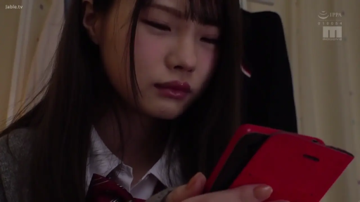 室内 · 坐姿 · 面部 · 忧郁 · 校服 · 看手机 · 手机 · 长发