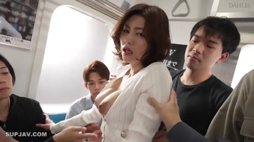 Stand · 多人 · White cardigan · Uncomfortable · breast · 电车 · 拉环 · 痴汉骚扰